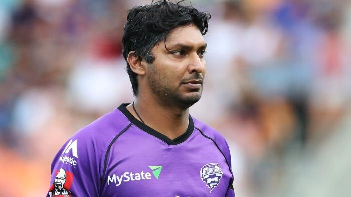 এবার সচিনকে দলের বাইরে রাখা সংক্রান্ত সিদ্ধান্তের ব্যাখ্যা দিলেন সঙ্গা। তিনি বলেছেন, শুধু সচিন তো নয়, বীরেন্দ্র সহবাগও মহান ক্রিকেটার। এমনটা হতেই পারে যে, ভবিষ্যতে বিরাট কোহলি এই দুজনকেও ছাপিয়ে যেতে পারে। কিন্তু সবাইকেই তো দলে জায়গা দেওয়া যায় না। কারণ, তাঁকে সেরা ১১ জন বেছে নিতে হয়েছে।