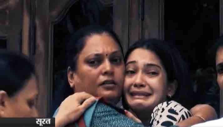 কিন্তু ভেলসির বয়ান বিশ্বাসযোগ্য মনে হয়নি পুলিশের। তাঁকে আটক করে জেরা শুরু করে পুলিশ। আর এই জেরাতেই ভেঙে পড়ে ভেলসি। কবুল করে ভয়ঙ্কর বিশ্বাসঘাতকতা ও অবৈধ সম্পর্কে কথা।