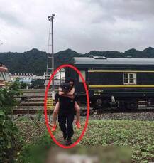 প্রেমিকের সঙ্গে দেখা করতে ট্রেন থেকে ঝাঁপ