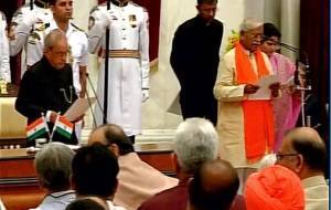 শপথ নিচ্ছেন রমেশ চাণ্ডাপ্পা জিগজিনাগি