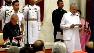 শপথ নিচ্ছেন পুরুষোত্তম রূপালা