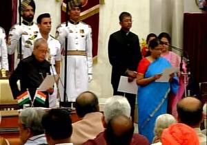 শপথ নিচ্ছেন কৃষ্ণা রাজ