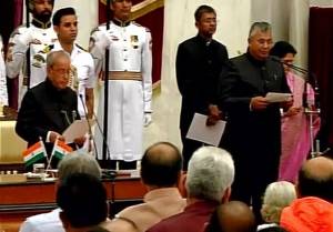 শপথ নিচ্ছেন পি পি চৌধুরী