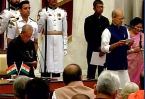 শপথ নিচ্ছেন অনিল মাধব দাভে
