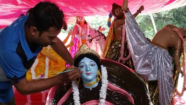 ওই সময় ময়দানে বিভিন্ন সাংস্কৃতিক অনুষ্ঠান হবে। 