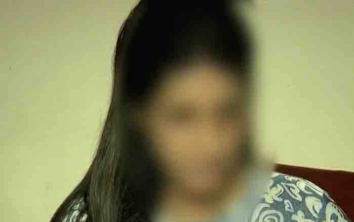 জানা গিয়েছে, এই অভিনেত্রী বলিউডে কোনও সিনেমায় প্রধান ভূমিকায় অভিনয়ের সুযোগ খুঁজছিলেন। এই সময়ই আলতাফের সঙ্গে তাঁর পরিচয় হয়। আলতাফ নিজেকে প্রযোজক হিসেবে পরিচয় দেয় এবং ওই অভিনেত্রী লিড রোল দেওয়ার প্রতিশ্রুতি দেয়। কিন্তু শেষপর্যন্ত যা ঘটল, তা ওই অভিনেত্রী আশঙ্কাও করতে পারেননি। 