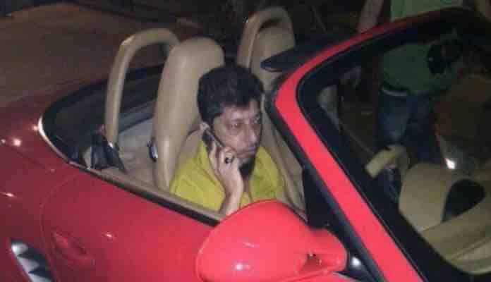 অভিনেত্রীর দাবি, আলতাফ তাঁকে মাদক ব্যবহারে অভ্যস্ত করে। তিনি যখন মাদকাসক্ত হয়ে পড়েন তখন তিনি আলতাফের হাতের পুতুলে পরিণত হয়ে যান। তাঁকে আটকে রাখে। তাঁর অভিযোগ, আলতাফ তাঁর ওপর জোর খাটিয়ে যা ইচ্ছে তাই করত। আটক রাখার সময় তাঁকে গণধর্ষণ করা হয় বলেও অভিনেত্রীর অভিযোগ। অভিযোগ, একদিন আলতাফের ঘরে কোনও এক মহিলার পোশাক দেখে খুবই আতঙ্কিত হয়ে পড়েন ওই অভিনেত্রী। খুন হয়ে যাওযার আশঙ্কায় তিনি পালিয়ে দেহরাদূনে নিজের বাবা-মার কাছে চলে আসেন। সেখানে মাদকাসক্তি কাটানোর চিকিত্সার পর তিনি মুম্বইয়ে ফিরে এসে আলতাফের বিরুদ্ধে এফআইআর দায়ের করেন। 