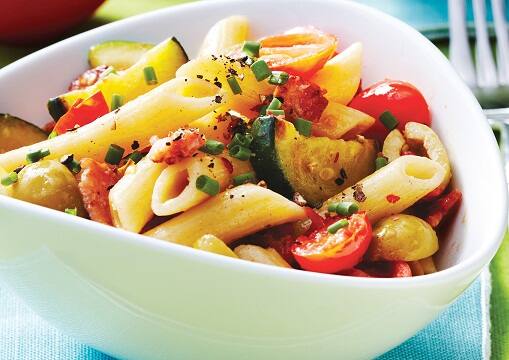 যাঁরা নিয়মিত পাস্তা খেয়েছেন তাঁরা যেমন স্বাস্থ্যবান হয়েছেন, তেমনই তাঁদের কোমরের অংশের চর্বি কমে গিয়েছে এবং ওজনও কমে গিয়েছে।