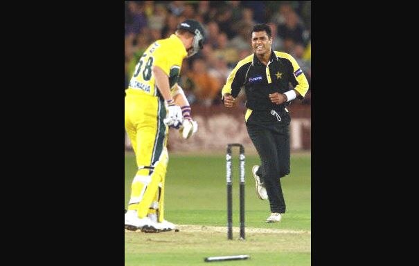 পাকিস্তানের প্রাক্তন পেসার ওয়াকার ইউনিসই একমাত্র বোলার যিনি পরপর তিনটি একদিনের ম্যাচে ৫ উইকেট নিয়েছিলেন। 