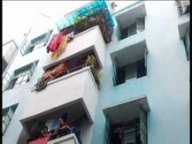 মানিকতলায় আবাসনের নিচে বধূর রক্তাক্ত দেহ, মৃত্যু ঘিরে রহস্য