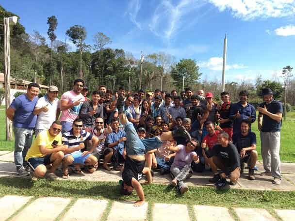 কলাকুশলীদের সঙ্গে...