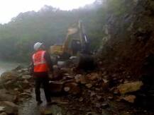 প্রবল বৃষ্টিতে শিলিগুড়ি-সিকিম সংযোগকারী ১০ নম্বর জাতীয় সড়কে ধস