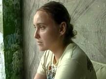 দেখুন, আগ্রায় শ্বশুরবাড়ির সামনে অনশনে রাশিয়ান বৌমা