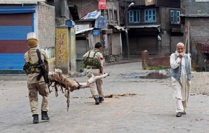 আটকে পড়েছেন অন্তত ১০,০০০ অমরনাথ তীর্থযাত্রী। টানা তৃতীয় দিন বন্ধ রয়েছে যাত্রা। 