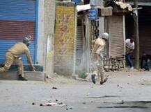 মৃত্যু বন্ধ করতে না পারলে ইস্তফা দিক সরকার, দাবি কাশ্মীরের জোট সরকারের মন্ত্রীর স্ত্রীর