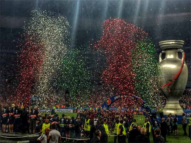 পর্তুগালের জয়ে রঙিন হয়ে উঠল প্যারিসের রাত।