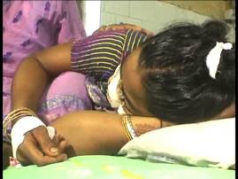 বিবাহ বহির্ভূত সম্পর্কের জের, স্ত্রীকে গলায় ফাঁস লাগিয়ে খুনের চেষ্টা স্বামীর