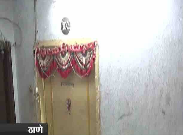 ১৭ বছরের এক নাবালক গলা কেটে খুন করেছে তনুশ্রী দালোইকে। মহিলাকে খুন করে, তারপর তাঁর মোবাইল সেট ও গলার সোনার চেন নিয়ে চম্পট দেয় অভিযুক্ত নাবালক।