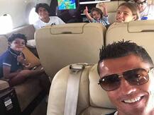 চাপমুক্ত, ব্যক্তিগত বিমানে সপরিবারে ছুটির মেজাজে রোনাল্ডো