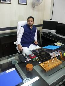 দেখুন, রাস্তার দুরবস্থা জানতে হোয়াটসঅ্যাপ নম্বর দিয়ে বিপাকে বিহারের উপ মুখ্যমন্ত্রী