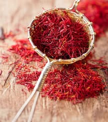 ক্যান্সার, চুল পড়া, মহিলাদের মাসিকজনিত সমস্যা থেকে মুক্তি পেতে রোজ খান কেশর