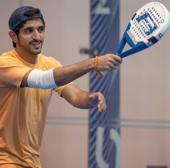 খেলাধুলোও ভালবাসেন শেখ হামদান। নানা খেলায় অংশ নেন নিজেও। দুবাই স্পোর্টস কমিটির চেয়ারম্যানও তিনি। যুবসমাজে ক্রীড়ার প্রসারে তাঁর গুরুত্বপূর্ণ ভূমিকা রয়েছে।