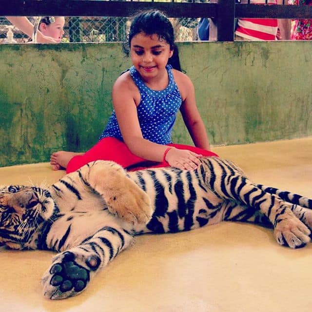 এটি সুস্মিতার ছোট মেয়ের ছবি। 