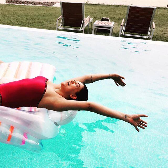 এই ছবি দেখে বুঝতেই পারছেন, কতটা এনজয় করছেন সুস্মিতা!