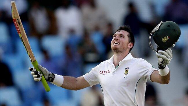 এই তালিকায় তৃতীয় স্থানে রয়েছেন দক্ষিণ আফ্রিকার প্রাক্তন অধিনায়ক গ্রেম স্মিথ। তিনি ১১৪ ম্যাচে ১৯৬ ইনিংসে ৯০৩০ রান করেছেন।