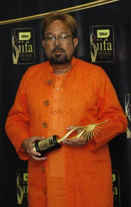১৯৪২ সালের ২৯ ডিসেম্বর জন্মগ্রহণ করেন তিনি। অভিনয় পটুত্বের জন্য তিনবার ফিল্মফেয়ার অ্যাওয়ার্ডে সর্বশ্রেষ্ঠ অভিনেতার সম্মানে ভূষিত করা হয় তাঁকে। এছাড়াও অভিনয় জীবনে বহু পুরস্কার পেয়েছেন তিনি।