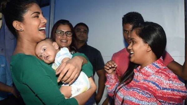 কয়েকদিন আগে আহিলের সঙ্গে দেখা হয় প্রিয়ঙ্কার। কোলে চড়ে দিব্যি আদর খায় সে। 