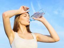 জল বেশি খেলে শরীরের বেশ কিছু সমস্যা হয়, জানুন সেই সংক্রান্ত কয়েকটি তথ্য