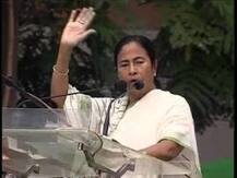 টাকা তুলে দল চালানো যাবে না, বিশ্বাসযোগ্যতাই রাজনীতির ভিত্তি, একুশের মঞ্চ থেকে দলকে বার্তা মমতার