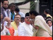 ছবিতে ২১শে-র সভায় মমতা