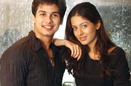 বলিউডের চকোলেট বয় শাহিদ কাপূর মীরাকে বিয়ে করেছেন। কিন্তু ‘ইশক-ভিসক’, ‘বিবাহ’, ‘লাইফ হো তো এ্যায়সি’ সিনেমায় অমৃতা রাওয়ের সঙ্গে কাজ করেছেন শাহিদ।ওই সময় দুজনের সম্পর্ক নিয়ে সংবাদমাধ্যমে খুব চর্চা হয়েছিল।