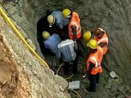 Mp Minor Boy Who Fell Into 150 Ft Deep Borewell Dies মধ্যপ্রদেশে ১৫০ ফুট গভীর কূপে পড়ে মৃত্যু তিন বছরের শিশুর