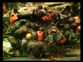 বৃষ্টিতে দার্জিলিঙে বাড়ি ধসে মৃত্যু ৭ জনের, আহত ৮ Building Collapsed At Darjeeling Due To Landslide 7 Died 8 Injured বৃষ্টিতে দার্জিলিঙে বাড়ি ধসে মৃত্যু ৭ জনের, আহত ৮