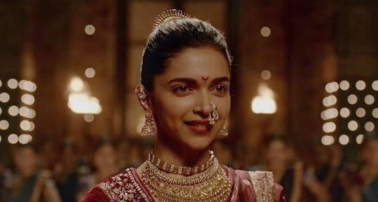 বিয়ের পর বেশিরভাগ নায়িকা কেরিয়ারে আর গুরুত্ব দেন না। এতেও অখুশি করিনা। 