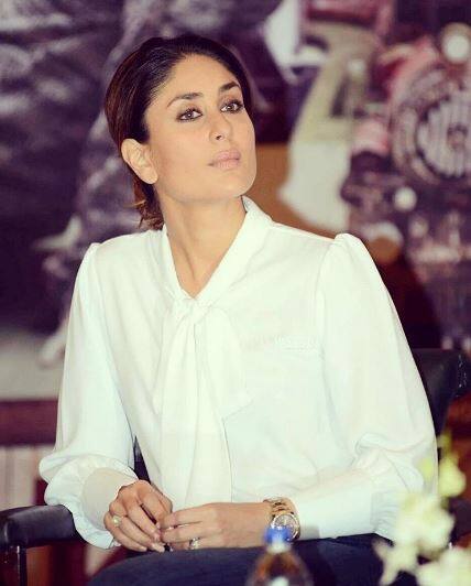 প্রেগনেন্সির পরেও করিনা অবশ্য একইভাবে ছবির কাজ চালিয়ে যাচ্ছেন। 