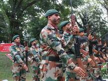 ছবিতে দেখুন: কার্গিল বিজয় দিবসে শহিদ-স্মরণ