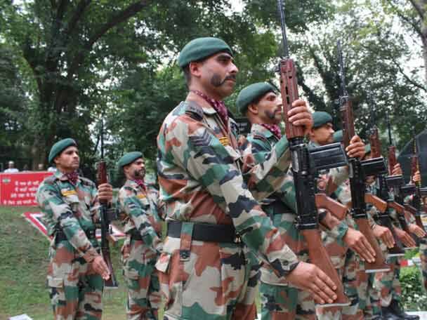 শ্রীনগরে কার্গিল যুদ্ধের নায়কদের জানানো হয় শ্রদ্ধা।