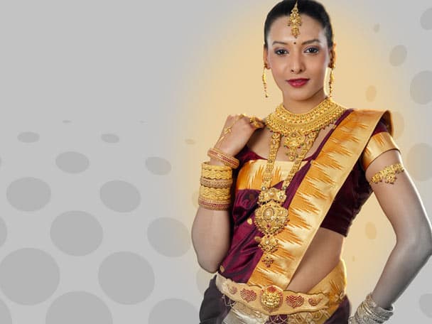 তবে যদি সোনার গয়না পরা উপকারী হয় তাহলেও বর্তমান সময়ের নিরাপত্তার কথা মাথায় রেখে ও দামের নিরিখে, গা ভর্তি সোনার গয়না পরা কার্যত অসম্ভব।