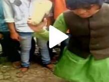 প্রকাশ্যে ‘ধর্ষক’কে মার, ফের শিরোনামে তৃপ্তি দেশাই