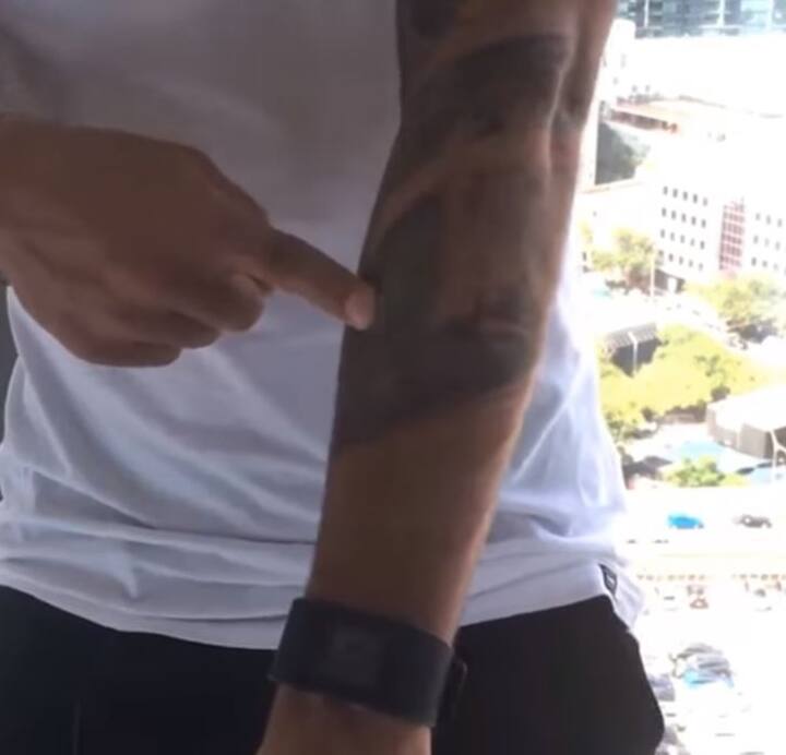 দ্বিতীয় ট্যাটুটি হল শিবের।