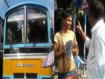 বেপরোয়া বাসের রেষারেষি, অল্পের জন্য রক্ষা তিন অভিভাবক ও তিন পড়ুয়ার, আটক কন্ডাক্টর