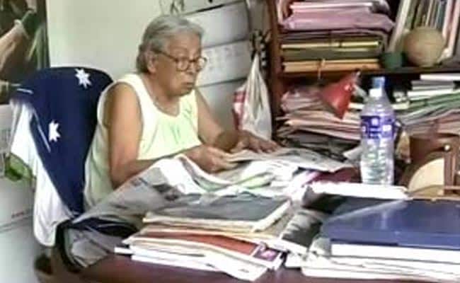 সাহিত্য কীর্তির জন্য বহু পুরস্কারে সম্মানিত হয়েছেন মহাশ্বেতা। অরণ্যের অধিকার’ উপন্যাসের জন্য ১৯৭৯-এ পান সাহিত্য অকাদেমি পুরস্কার। পরে সম্মানিত হন পদ্মশ্রী, পদ্মবিভূষণ, জ্ঞানপীঠ, রামন ম্যাগসাইসাই, বঙ্গবিভূষণ সহ একাধিক পুরস্কারে। তবে মহাশ্বেতার কাছে এসব পুরস্কারের থেকেও অনেক বড় ছিল সাধারণ মানুষের ভালবাসা। তাই পুরস্কারের থেকেও তিনি যত্ন করে রাখতেন আদিবাসী, উপজাতিদের দেওয়া মানপত্রগুলি। 