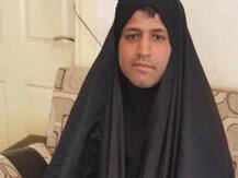 মহিলারা একা নন- স্ত্রীর পাশে থাকার প্রমাণ হিসেবে ইরানে পুরুষরাও পরছেন হিজাব