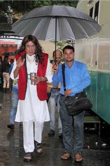 ছবিতে দেখুন—‘রকধার’-এক শ্যুটিং-এর সময় এমনই সেজেগুজে হাজির শক্তি কপূর!