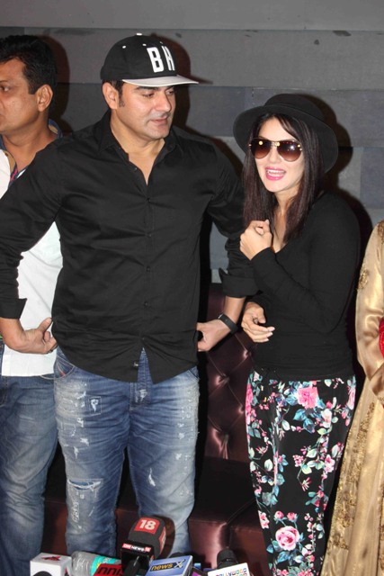 ছবিতে দেখুন---সানি লিওন এবার রোমান্স করবেন আরবাজ খানের সঙ্গে!