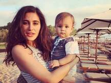 গ্রিসের সৈকতে উচ্ছ্বল নার্গিস ফকরি, দেখুন ছবিতে